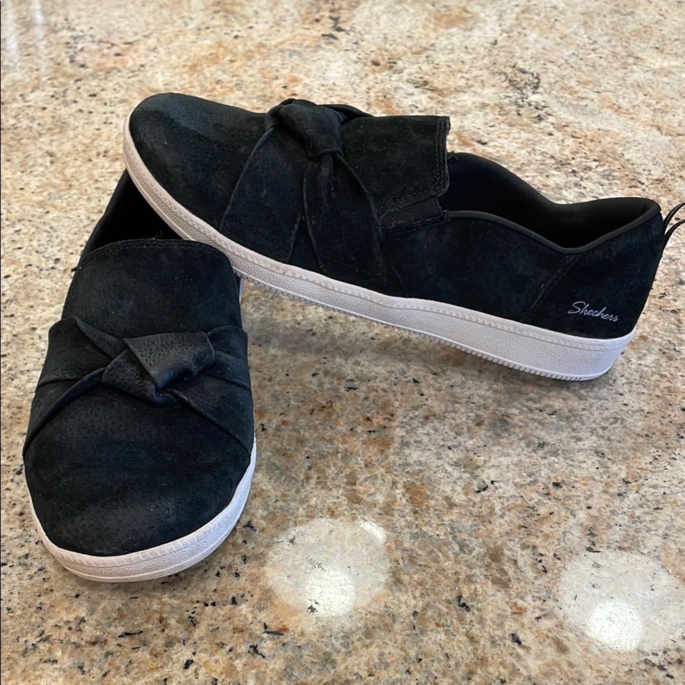 Skechers Suede Active Madison Black Slip-On Sneakers 7.5 Wide Comfortable Shoes